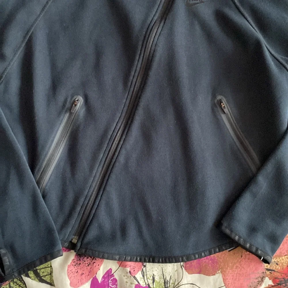 Nike Women's Tech fleece Butterfly hoodie - Picture 5 of 8